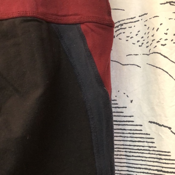Beyond Yoga Sz. M Pants Black/Maroon/Blue - Picture 8 of 9